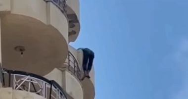 الحماية المدنية تنجح فى إنقاذ مريض نفسى جلس أعلى سور برج بالإسكندرية