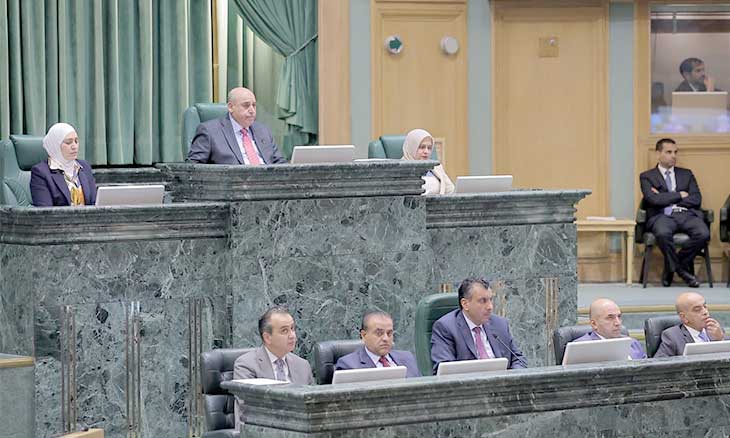 15 ثانية تثير جدلاً في الأردن: «أسرع» إحالة تشريعية لقانون «إشكالي» في زمن الحرب ومن دون «قراءة أولى»