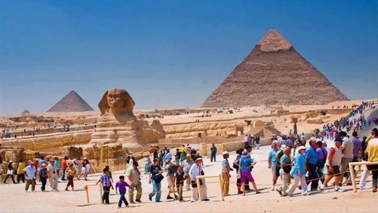 الحرب على إيران.. حقيقة تراجع أعداد الأجانب الوافدين لمصر