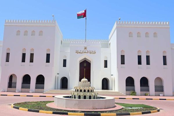 سلطنة عُمان تُدين الاعتداء على سفارة الإمارات في سوريا-عاجل