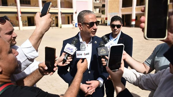 محافظ الجيزة يتفقد سير امتحانات الشهادة الإعدادية (فيديو وصور)