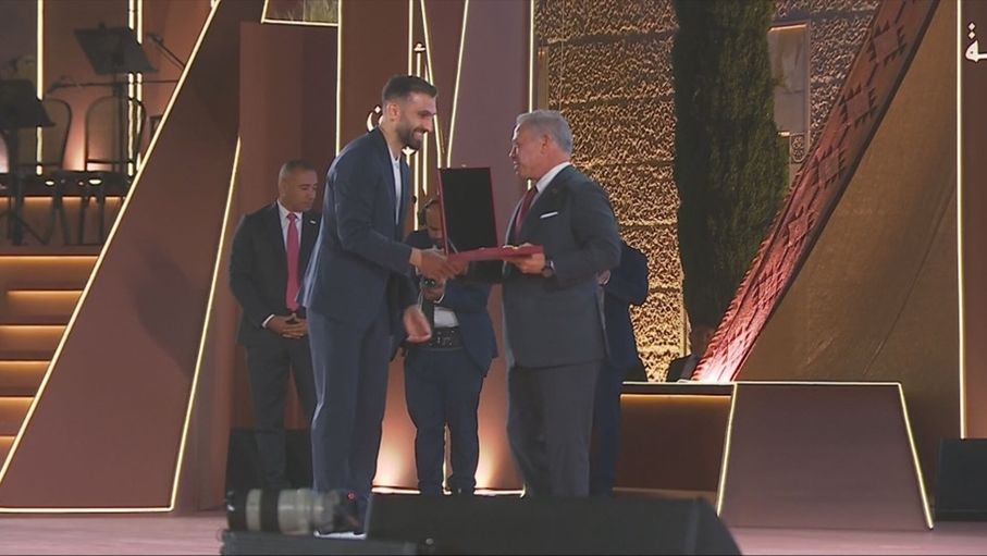 الملك يمنح وسام الاستقلال من الدرجة الأولى لمنتخب النشامى