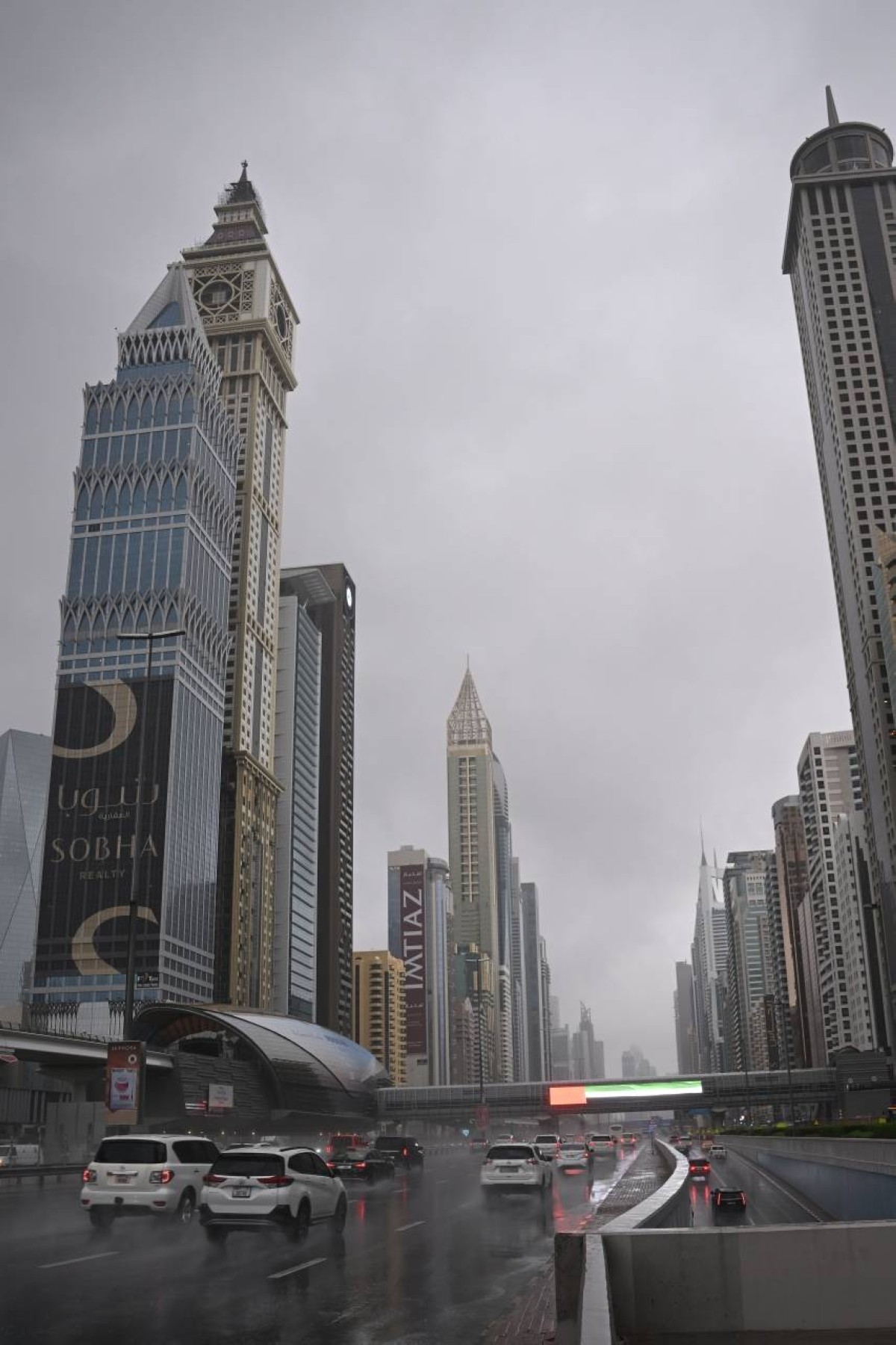 دبي تحت المطر