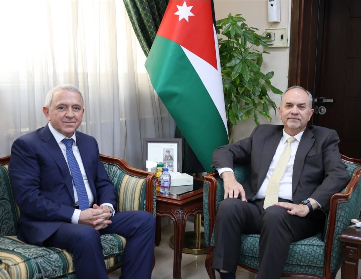 وزير العدل يبحث مع السفير الأذربيجاني تعزيز التعاون المشترك