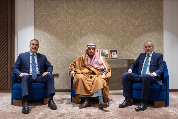 وزير الخارجية يبحث مع وزيري خارجية الأردن وتركيا مستجدات الأوضاع الراهنة واستمرار التنسيق والتشاور بهذا الشأن