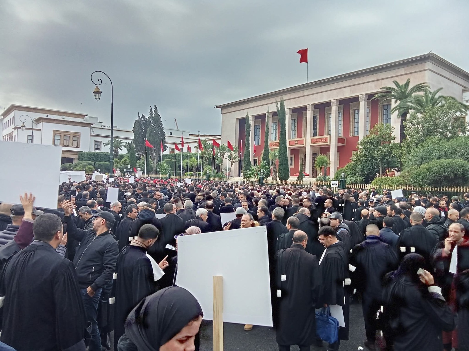 العدل والإحسان: مشروع قانون المحاماة يهدد استقلالية المهنة ويكرس اختلالات بنيوية