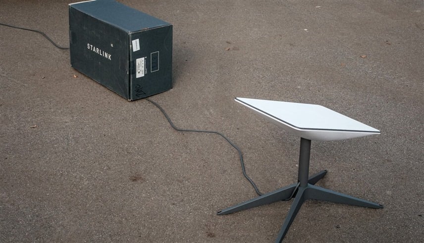أمريكا تهرّب آلاف أجهزة "ستارلينك" إلى إيران