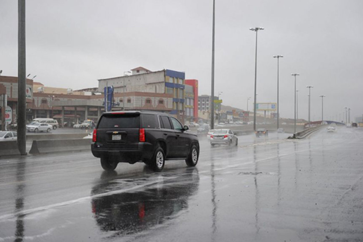هطول أمطار رعدية على معظم مناطق المملكة حتى هذا الموعد