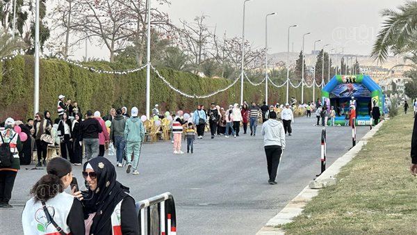 بالصور والفيديو، أطول مائدة إفطار جماعي فى الشيخ زايد والوجبات من ماكدونالدز