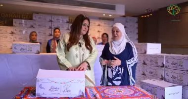 نجوم الفن يشاركون فى تعبئة كراتين «رمضانكم مصري» للعام الخامس على التوالى