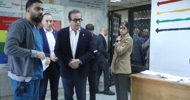 جولة مفاجئة لوزير الصحة بمستشفى السلام التخصصى ويحيل مديرها للتحقيق