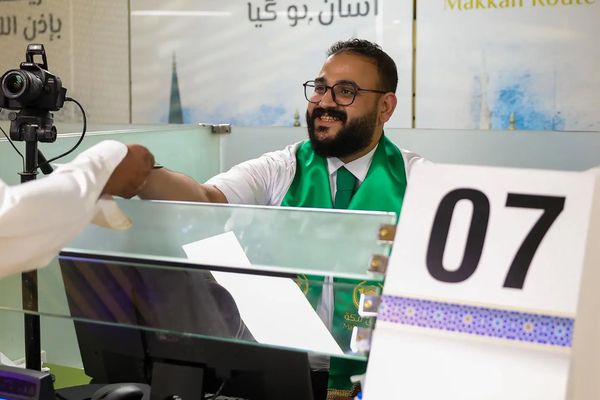 مغادرة أولى رحلات مستفيدي مبادرة طريق مكة من مطار إسلام آباد الدولي