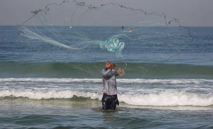 إصابة صياد فلسطيني بنيران إسرائيلية جنوبي غزة