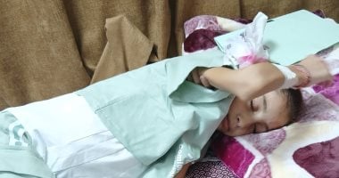 بين أصوات القصف وأنين الألم.. إيمان الهسي طفلة فلسطينية تواجه الموت البطيء داخل غزة.. ورم خبيث ينهش بطنها وجسدها الهزيل.. والدتها: لا يوجد علاج لها داخل القطاع والأطباء أكدوا ضرورة علاجها بالخارج لإنق