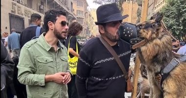 كلب مات فحنطه حبا فيه.. وبقى مصدر رزق كبير ليه مع "فتحى شو"