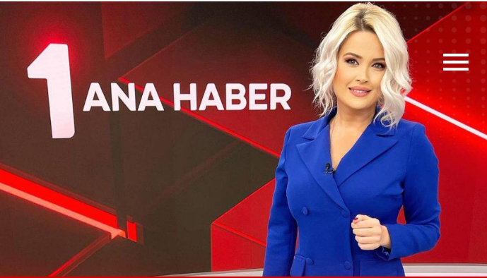 فصل مذيعة تركية شهيرة عن العمل بسبب تصريح عن الكلاب والقطط!