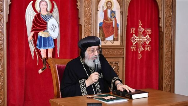 البابا تواضروس يتلقى تقريرا عن الخدمة في إيبارشية طهطا