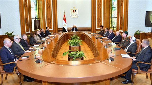 السيسي يجتمع مع مجلس أمناء الأكاديمية الوطنية لتدريب وتأهيل الشباب.. الرئيس يؤكد أهمية الاستثمار في رأس المال البشري عبر التدريب ونقل المعرفة وتطوير المهارات
