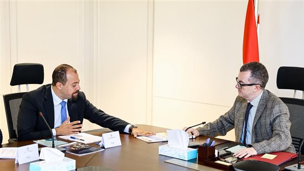 وزير التخطيط يبحث مع وفد "منظمة التعاون الاقتصادي" تعزيز التعاون المؤسسي