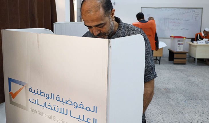تعطيل الاستفتاء يشعل الجدل في ليبيا: انتقادات دستورية وتحذيرات أممية من استمرار الانقسام