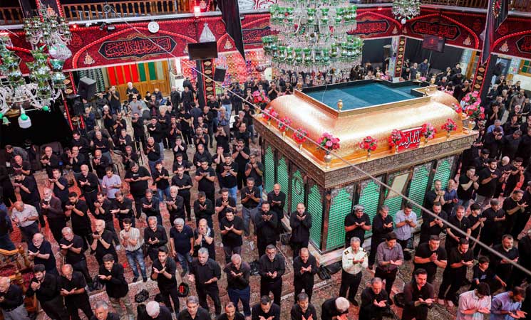إيران تحيي عاشوراء في أجواء تخيم عليها الحرب مع الولايات المتحدة