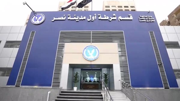 لاعب كرة شهير يغادر قسم الشرطة عقب سداده متجمد النفقة