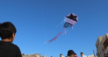 انطلاق مهرجان الطائرات الورقية على شواطئ العريش ثالث أيام العيد