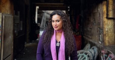 من وحى مسلسل مناعة.. 6 طرق للعناية بالشعر الكيرلى من غير كوافير