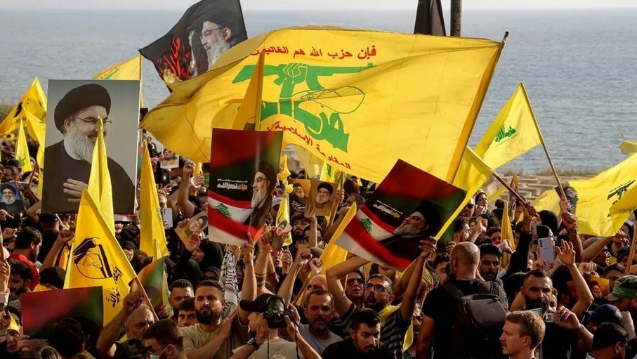 ردّاً على مقتل خامنئي: "حزب الله" يعبئ شعبياً ويتريّث ميدانياً
