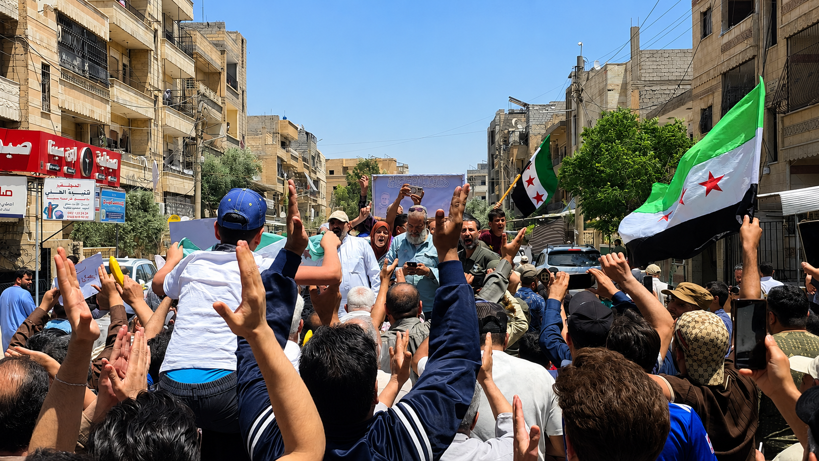 مظاهرة تجوب أحياء دير الزور للمطالبة بمحاسبة رموز النظام وسط استمرار الاعتصام