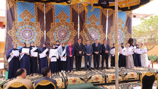 تكريم حافظات القرآن الكريم و المتميزات بمسابقة عباقرة المدارس