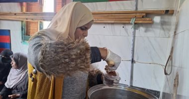 إنتاج المربي من بقايا الكركدية.. مشروع مربح لفتيات أسوان