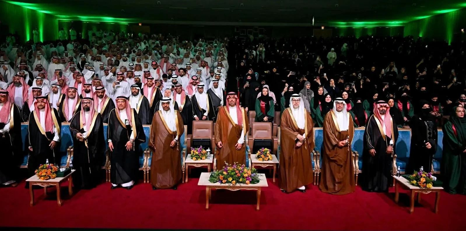 محُافظ جدة يشهد حفل تخريج الدفعة الـ 55 لطلاب وطالبات جامعة الملك عبدالعزيز