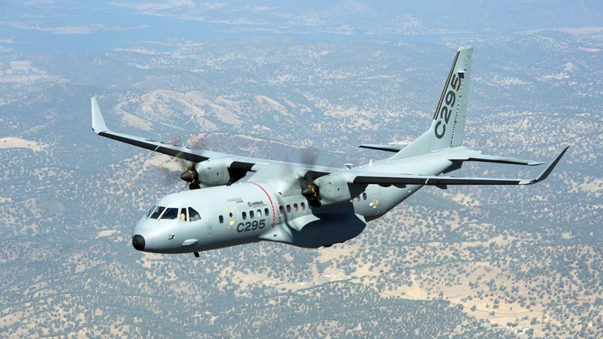 المغرب.. يعزز قدراته العسكرية بتسلم طائرات “C295W” وسفينة حربية إسبانية متطورة