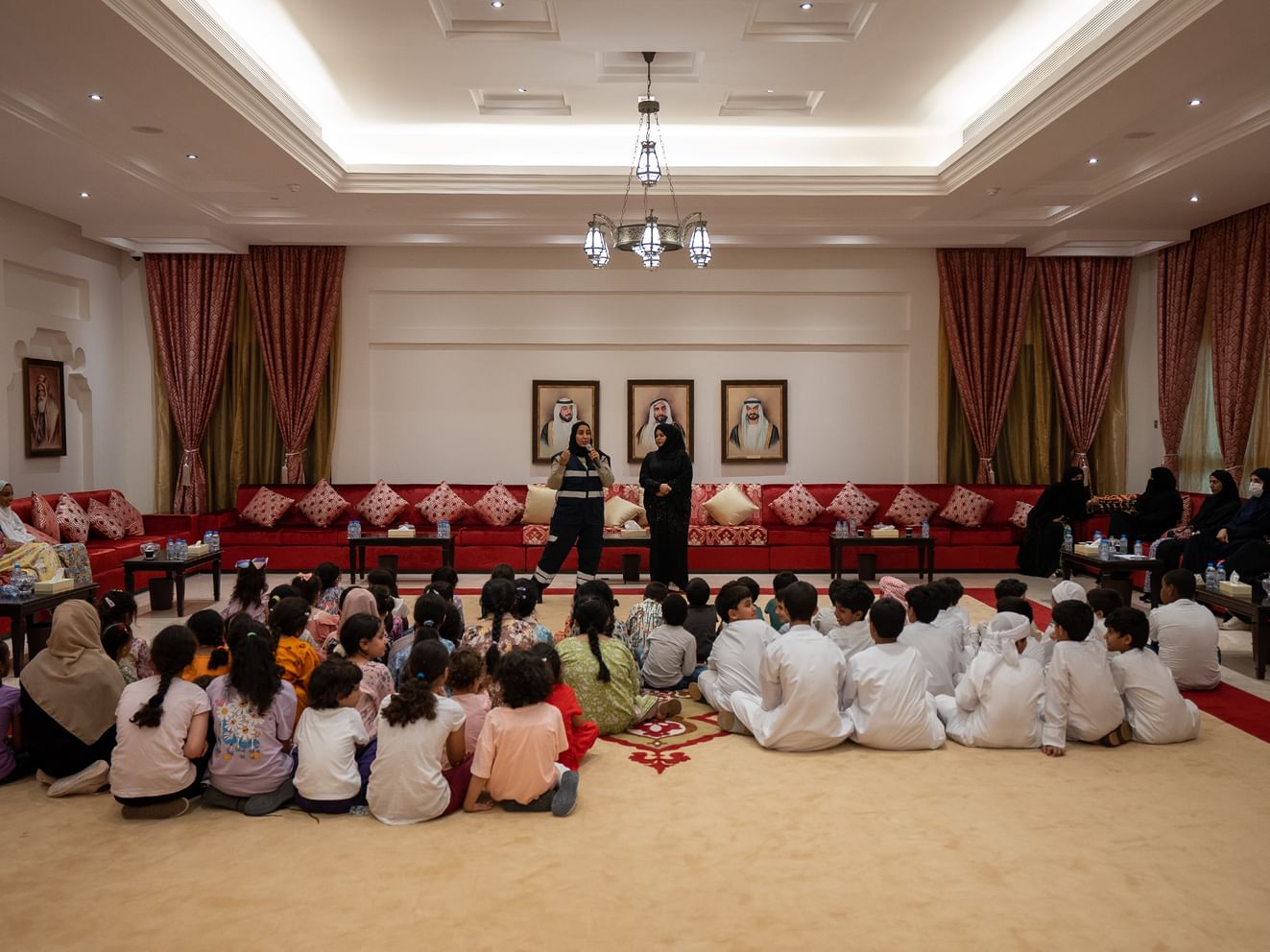 دفاع مدني أبوظبي يطلق فعاليات "أسبوع الأسرة" لتعزيز الأمان المجتمعي