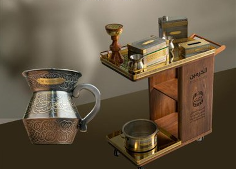 أدوات غسل الكعبة المشرفة.. حِرفية سعودية تُجسد العناية ببيت الله الحرام