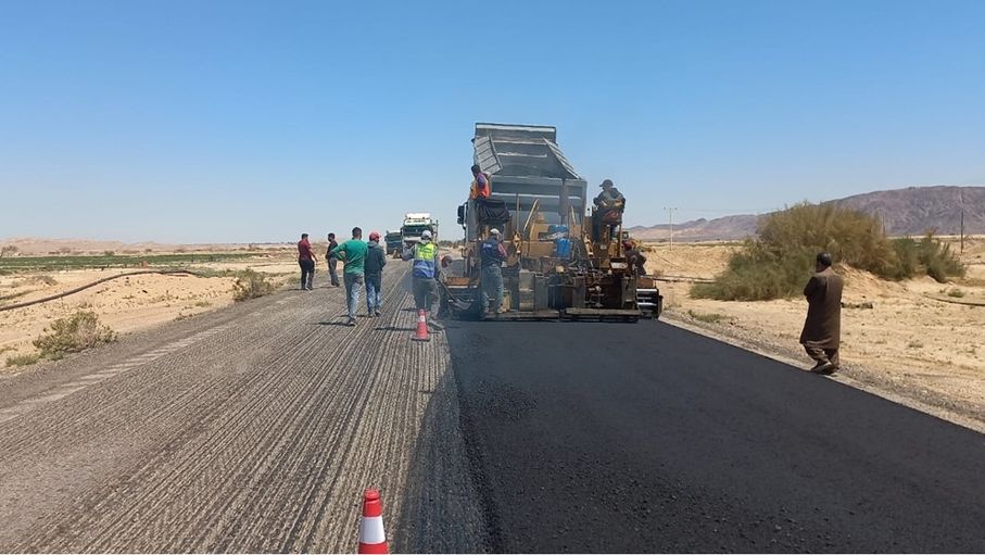 الأشغال تباشر أعمال صيانة على طريق وادي عربة
