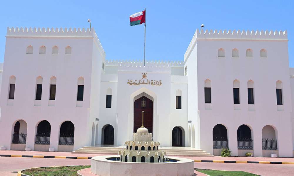سلطنة عمان تدين الاعتداءات على دولة الكويت وتؤكد تضامنها الكامل معها
