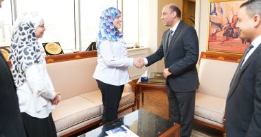 وزير العمل يحقق حلم بطلة مصر من ذوى الهمم ويوفر لها فرصة عمل