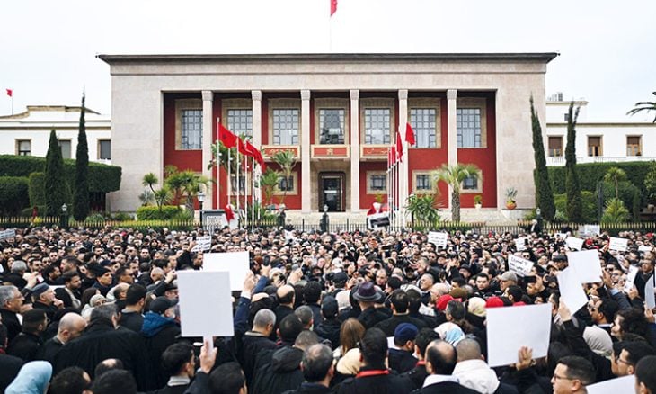 احتجاجات محامين مغاربة أمام البرلمان رفضا لمشروع قانون تنظيم المهنة