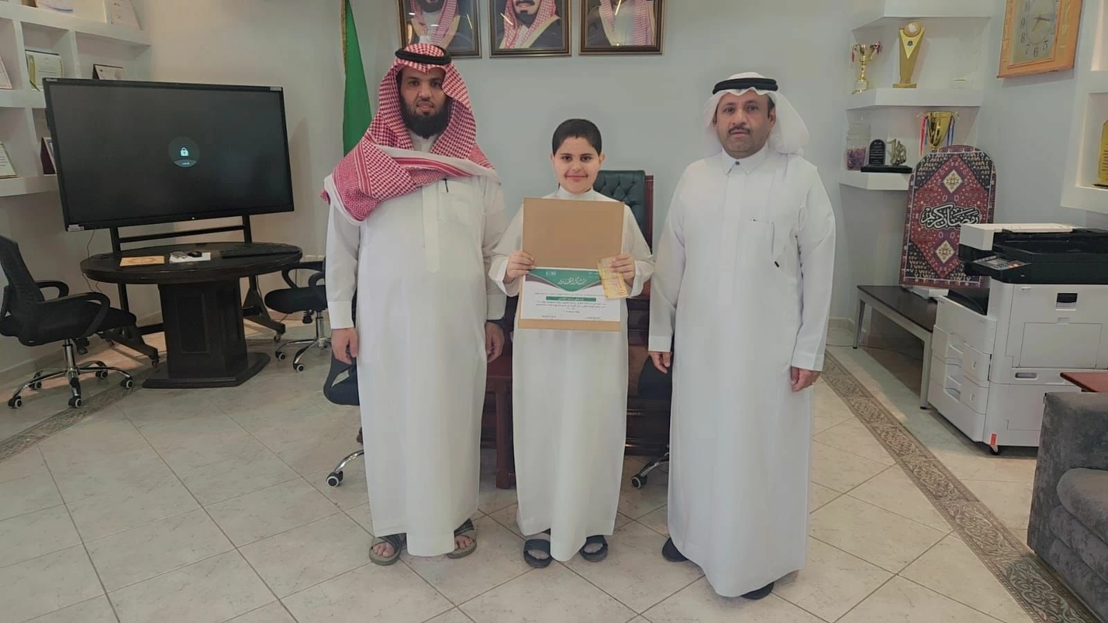 تكريم الطالب بندر الوادعي في ظهران الجنوب