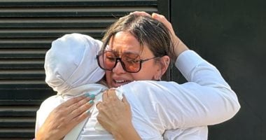 اللون الأبيض يسيطر على المشيعين بجنازة محمد مرزبان طبقا لوصيته