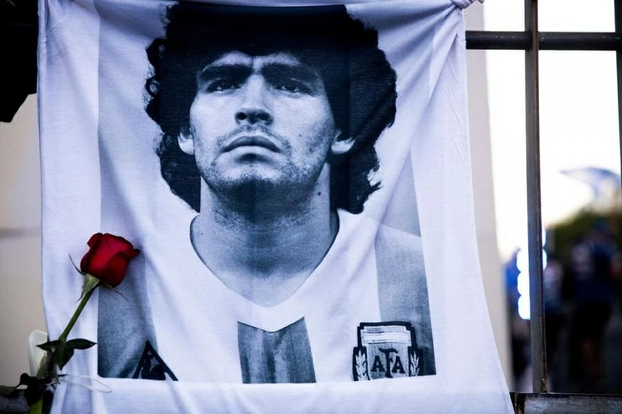 كأس واحدة أسقطت الأسطورة.. شهادة صادمة تزلزل قضية وفاة مارادونا