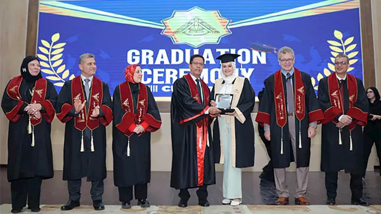 حفل تخرج الدفعة 38 بطب بنها بحضور رئيس الجامعة