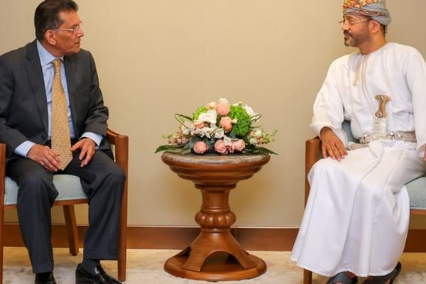 وزير الخارجية ونظيره البنجلاديشي يستعرضان علاقات الصداقة والتعاون