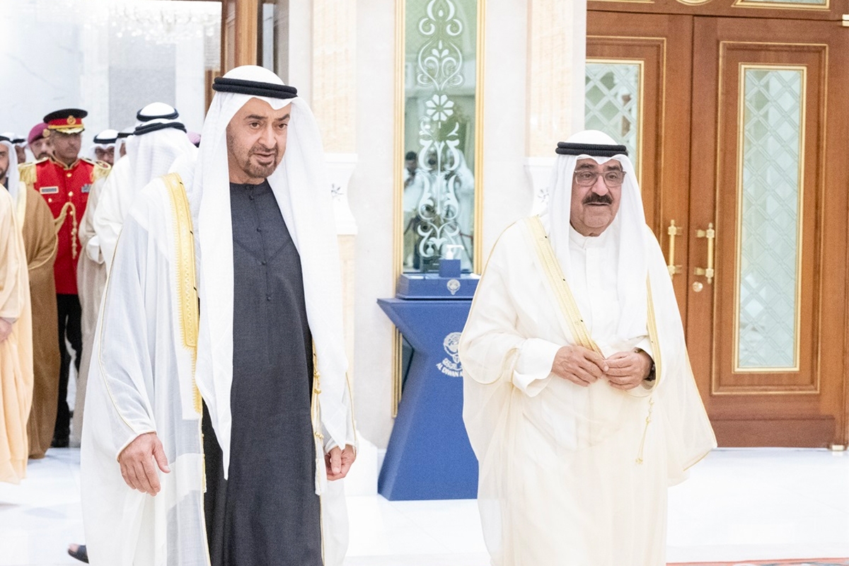 القيادة السياسية تهنئ رئيس الإمارات بالذكرى الرابعة لتوليه مقاليد الحكم
