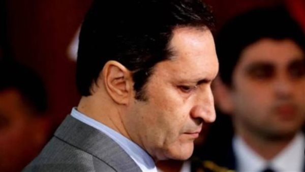 مستعينا بسيرته العسكرية وحديث المصريين حاليًا عنه، علاء مبارك يحيي ذكرى تنحي والده