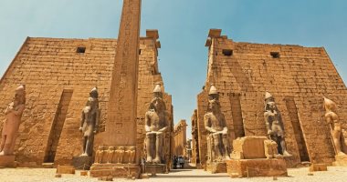 الفراعنة أول من ابتدعوا الهندسة المعمارية.. متحف الأقصر يقدم عبقرية القدماء بعرض أدوات تثبت براعة القياسات.. أوستراكا حجرية عليها تصميم مقبرة الملك رمسيس التاسع وأدوات قياس وميزان لبناء المقابر والمعا