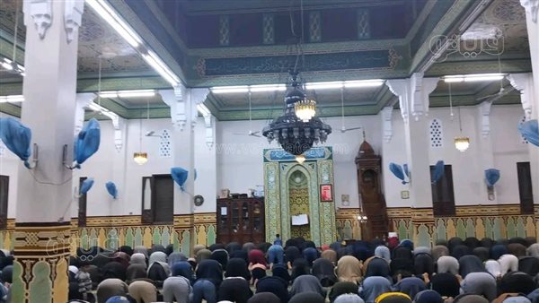 الشيخ عبد الفتاح الطاروطي يؤم المصلين في صلاة التراويح بمسجد الفتح بالزقازيق