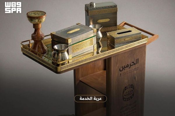 أدوات غسل الكعبة المشرفة.. حِرفية سعودية تُجسد العناية ببيت الله الحرام